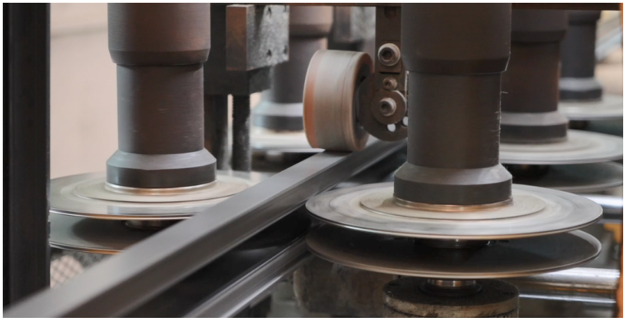 Puertas y ventanas de aluminio Phoenix |El control de fuente original a través de la tira de aislamiento acústico es más seguro